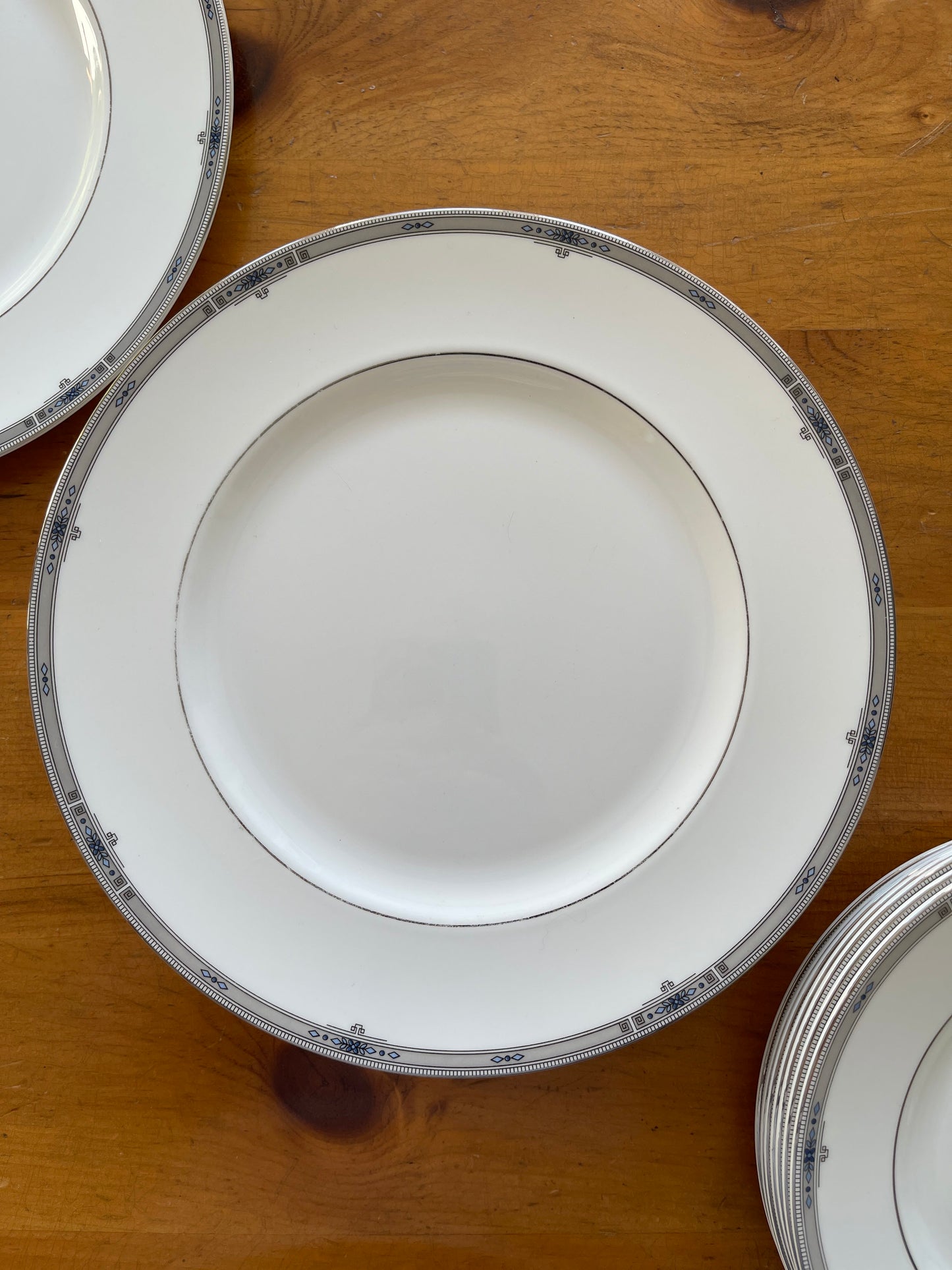 Wedgwood Amherst Bone China 24 Piece Set