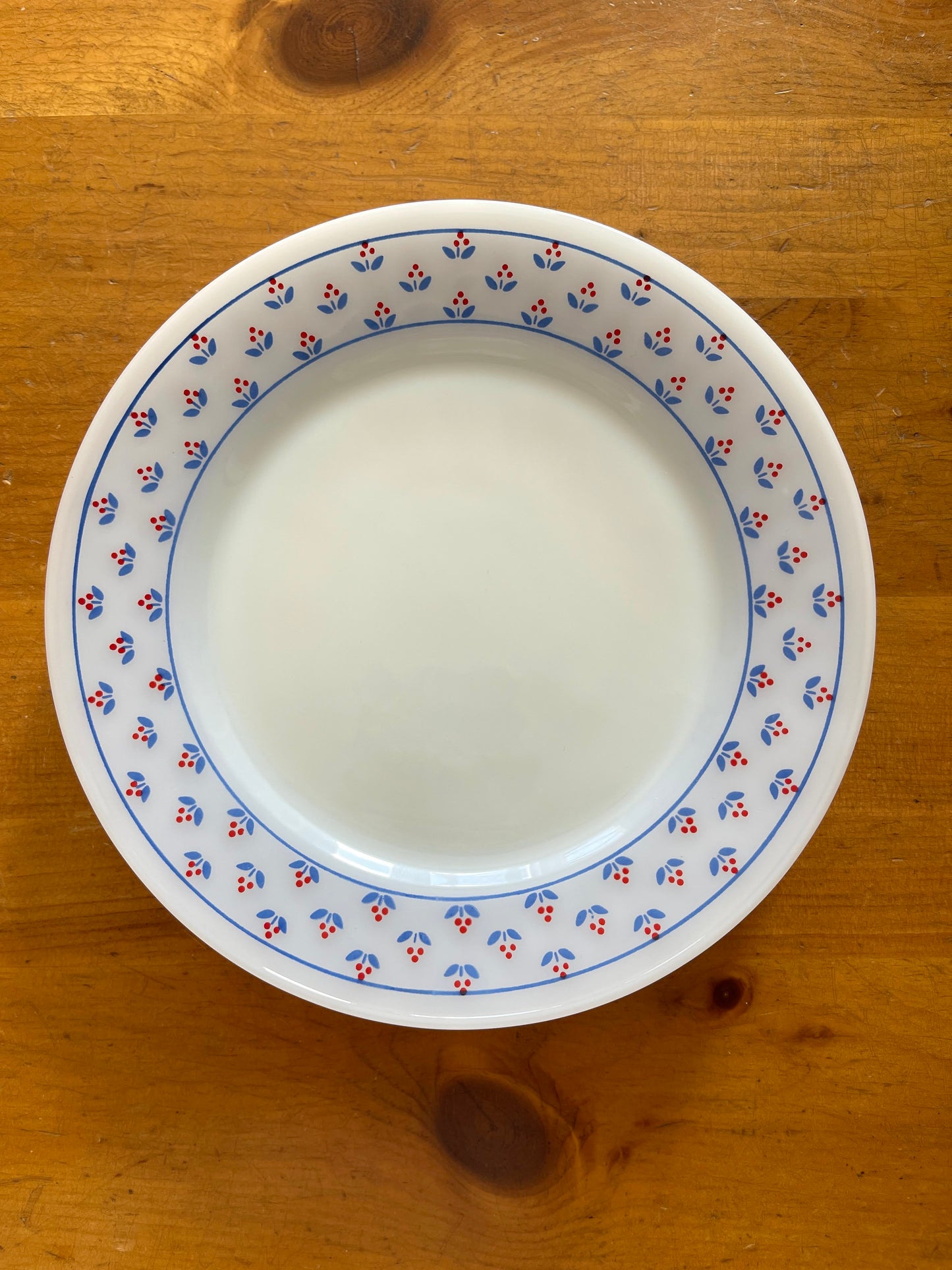 Vintage Milk Glass Tulip Plates 9"