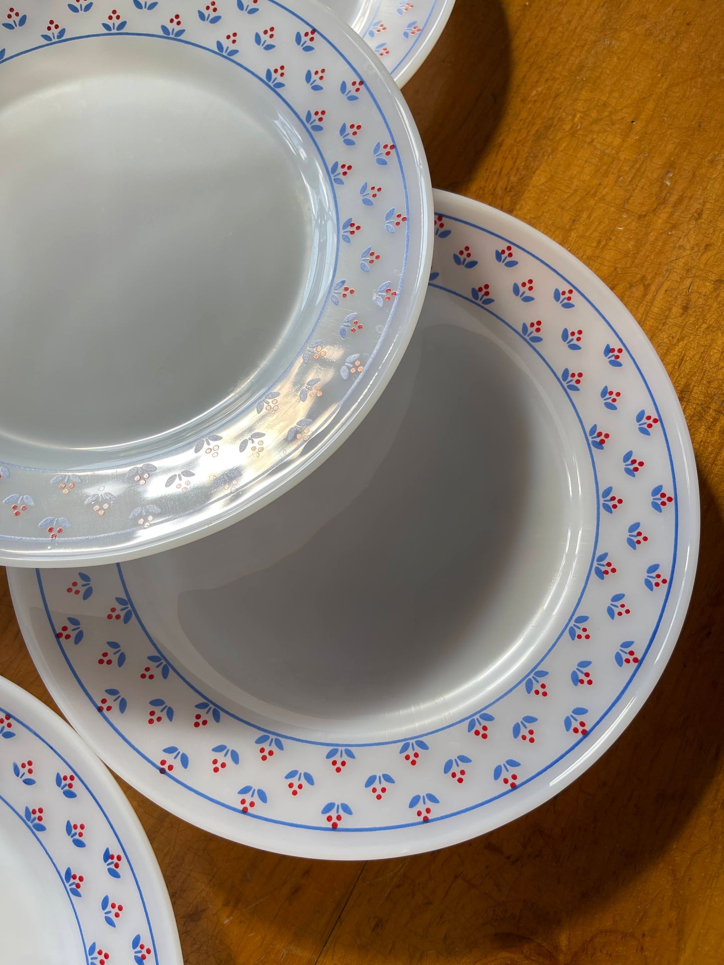 Vintage Milk Glass Tulip Plates 9"