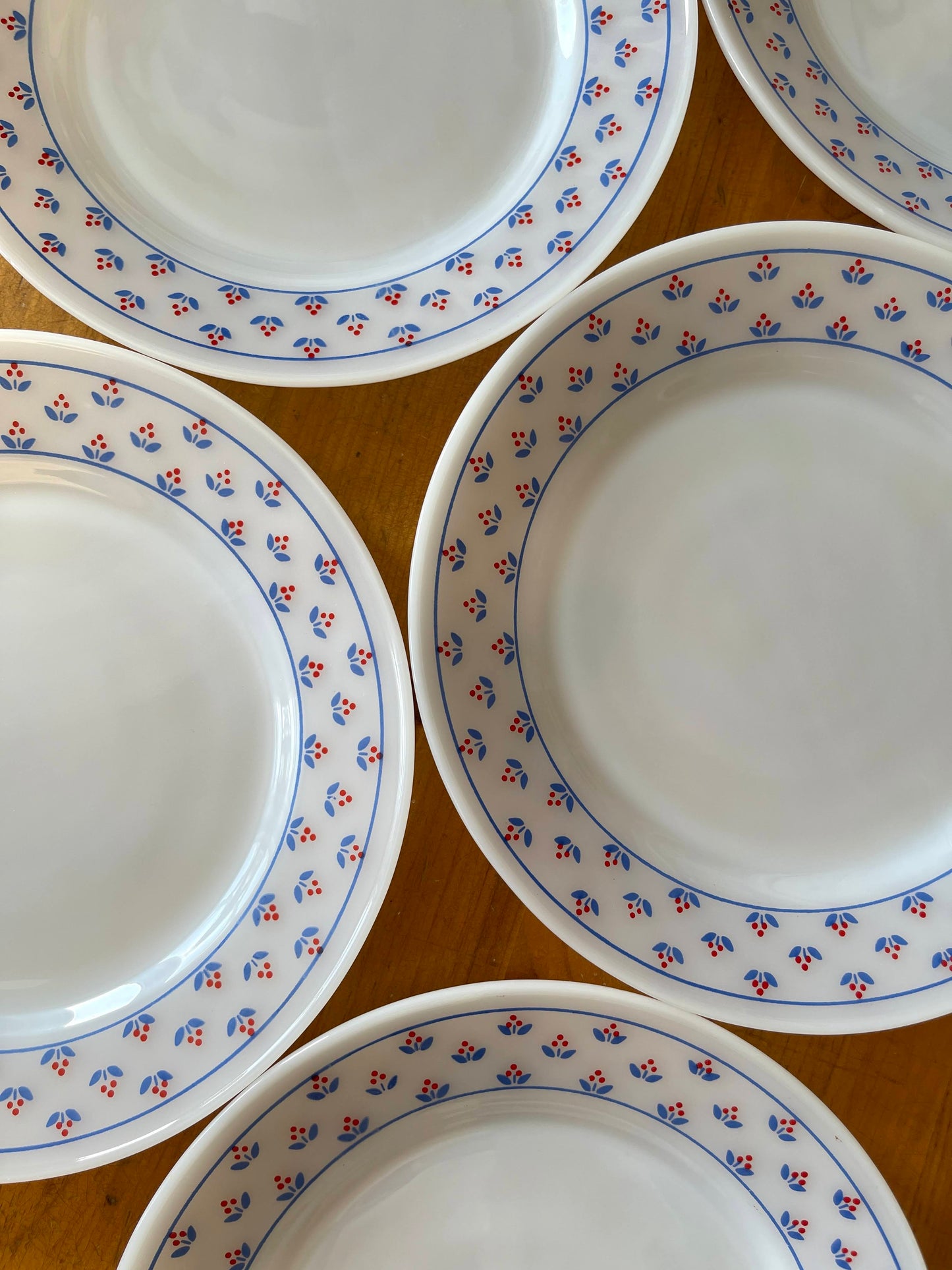 Vintage Milk Glass Tulip Plates 9"