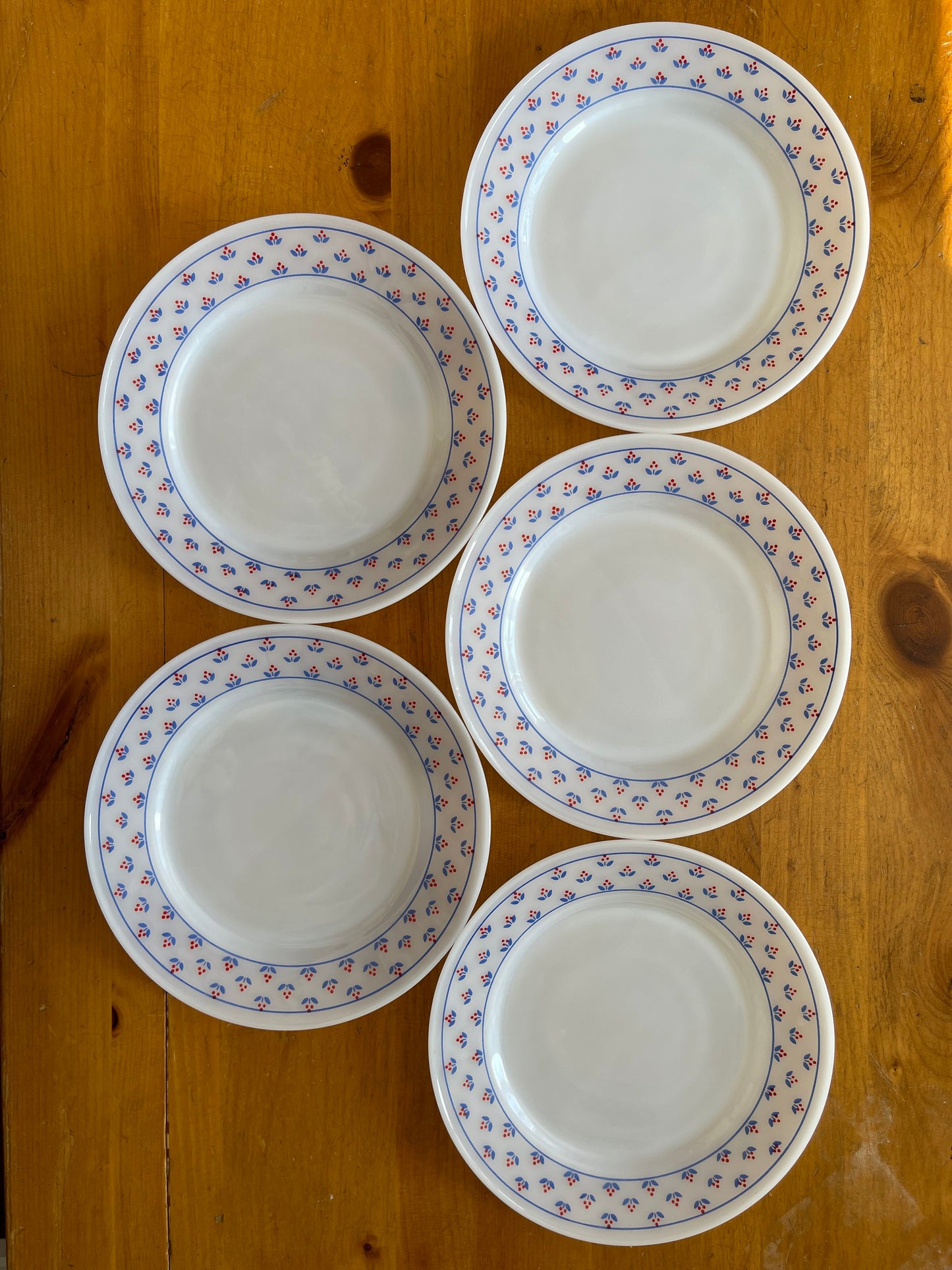 Vintage Milk Glass Tulip Plates 9"