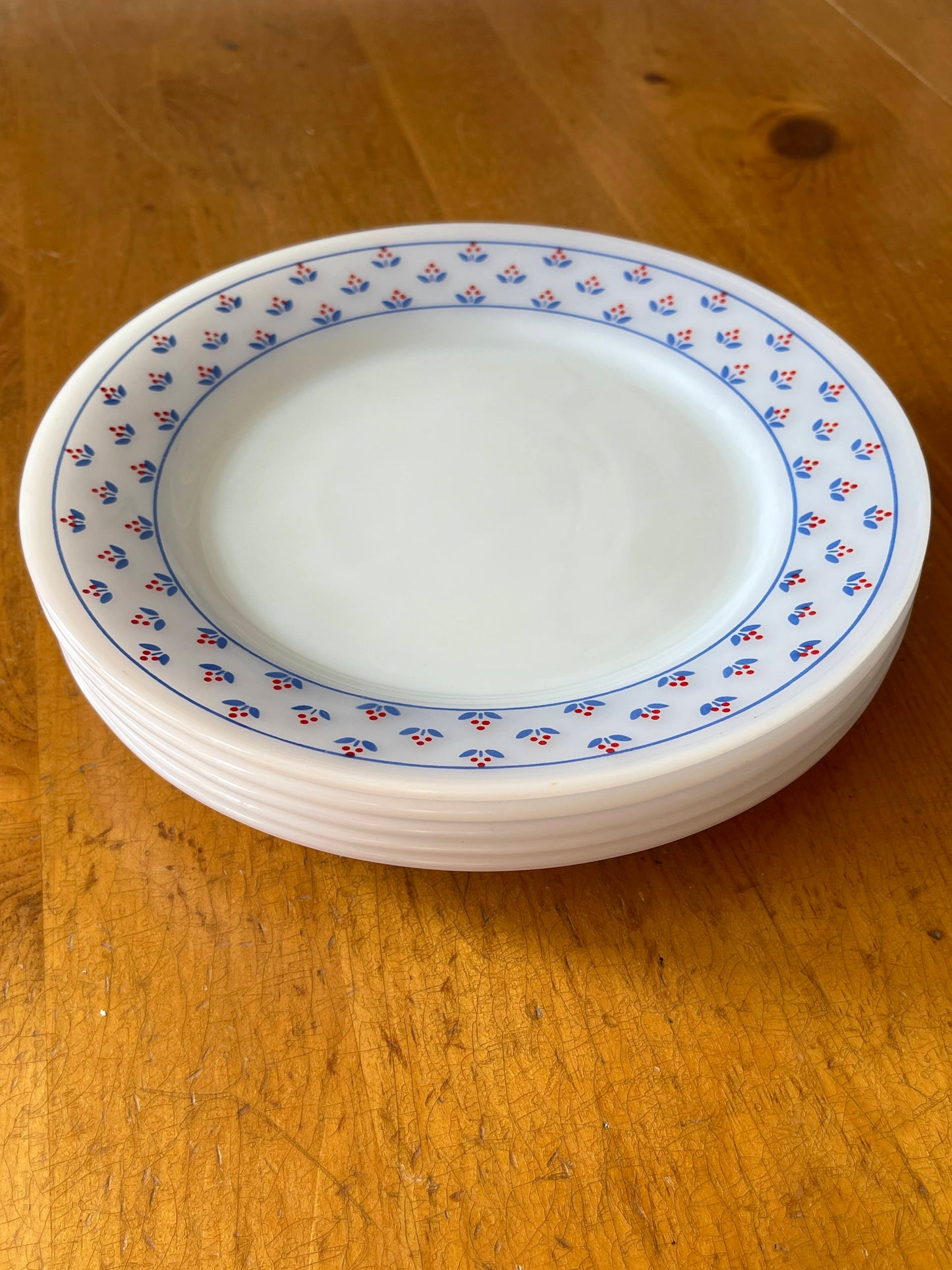 Vintage Milk Glass Tulip Plates 9"