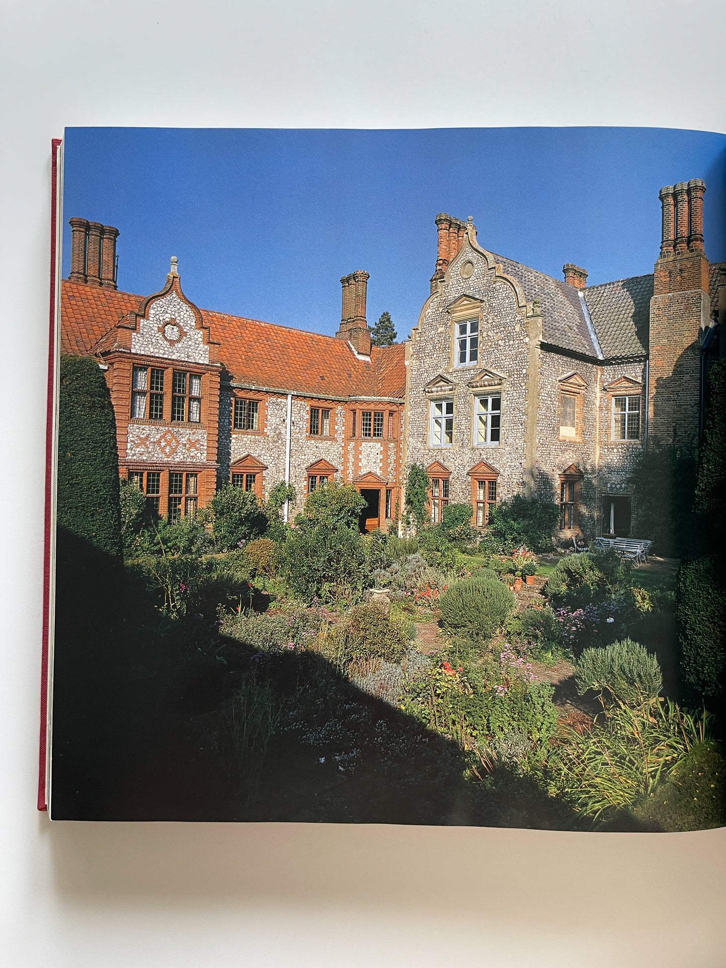 English Country by Caroline Seebohm & Christopher Simon Sykes