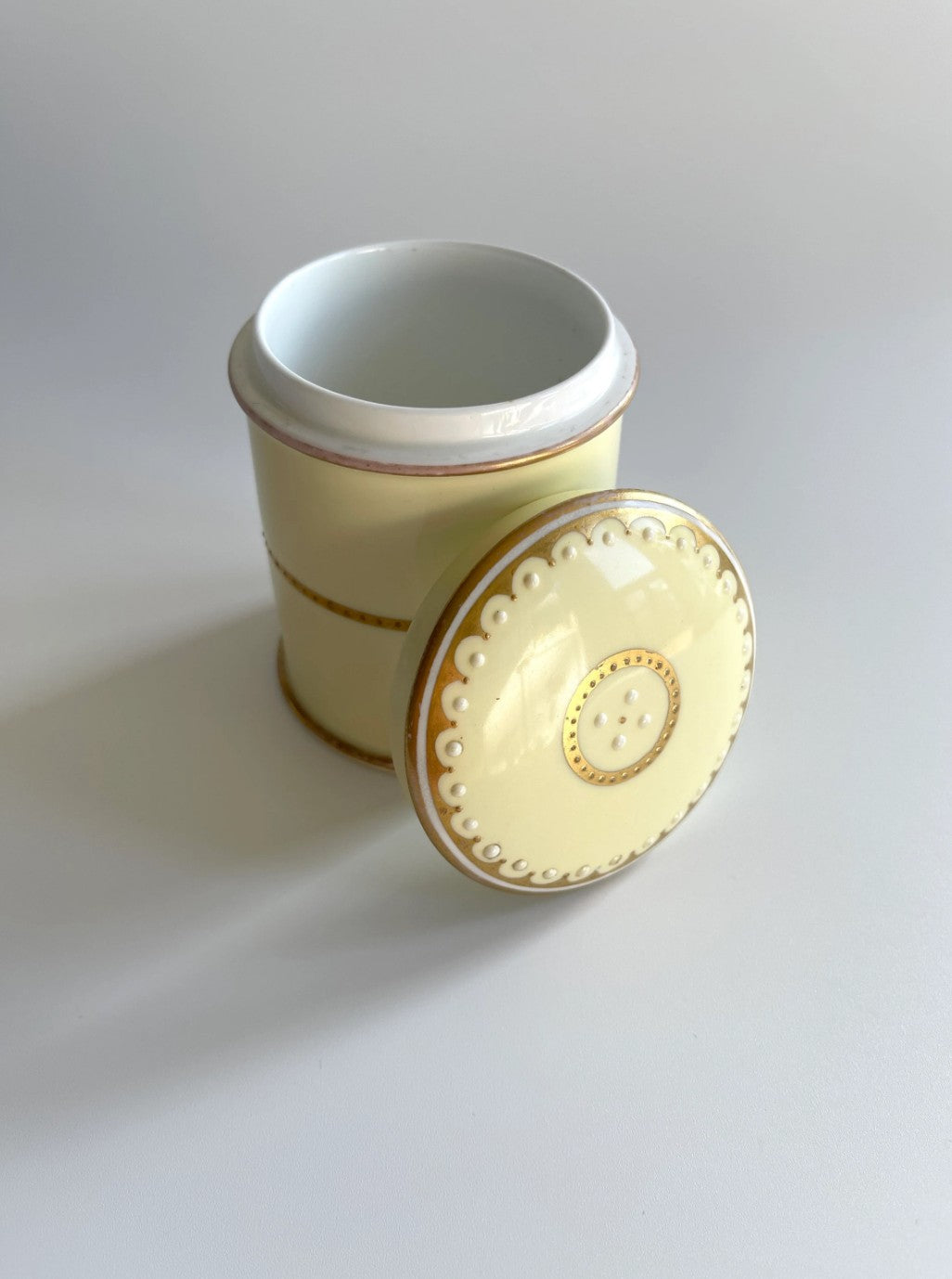 Antique Fine Porcelain Lidded Jar, c1820s