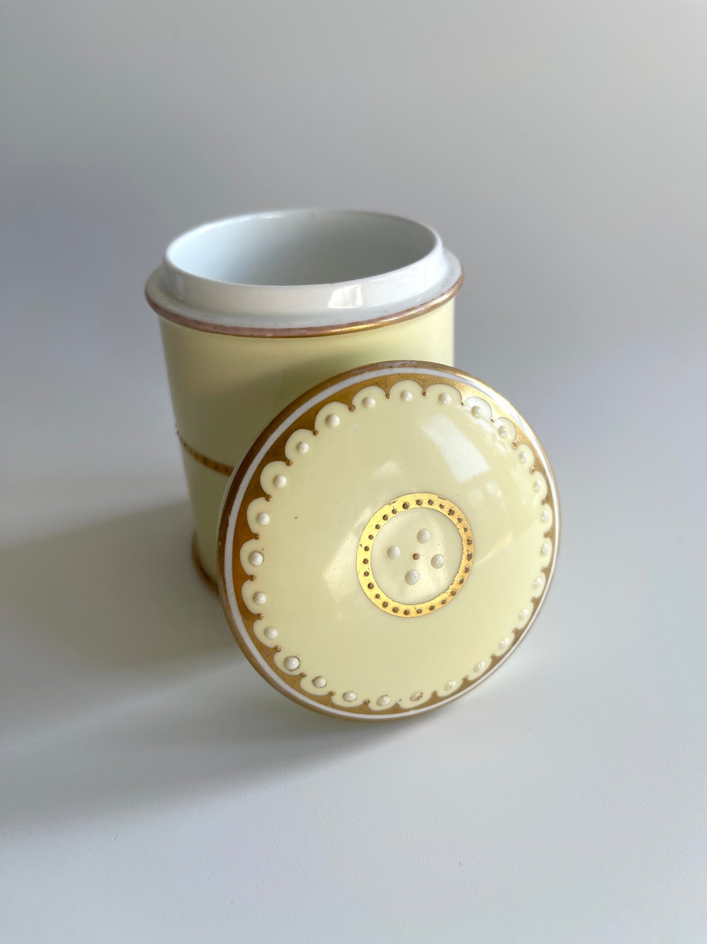 Antique Fine Porcelain Lidded Jar, c1820s