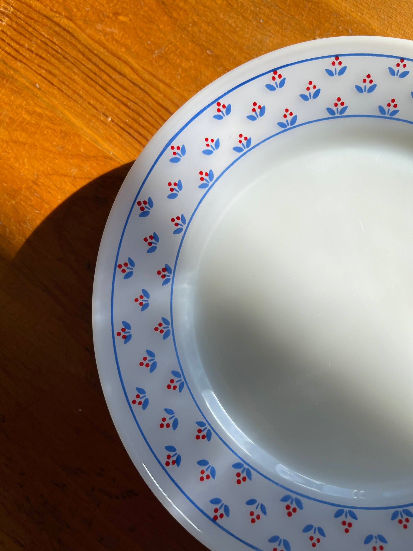 Vintage Milk Glass Tulip Plates 9"